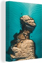 Canvas Schilderij Vogelperspectief van rotsen in het water - 90x120 cm - Wanddecoratie