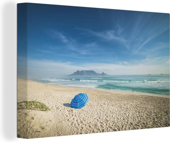 Canvas schilderij 140x90 cm - Wanddecoratie Wit strand met in de verte de Tafelberg in Zuid-Afrika - Muurdecoratie woonkamer - Slaapkamer decoratie - Kamer accessoires - Schilderijen