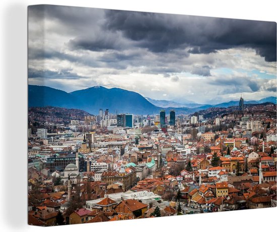 Canvas Schilderij Wolkendek boven Sarajevo Bosnië en Herzegovina - Wanddecoratie