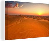 Canvas Schilderij De zon gaat onder in het woestijnlandschap - 30x20 cm - Wanddecoratie