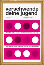 JUNIQE - Poster met houten lijst Verschwende Deine Jugend -60x90 /Roze