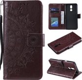 Voor LG K40 Totem Bloem Reliëf Horizontale Flip TPU + PU lederen tas met houder & kaartsleuven & portemonnee (bruin)