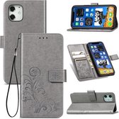 Voor iPhone 12/12 Pro Vierbladige sluiting Reliëfgesp Mobiele telefoonbescherming Leren hoes met lanyard & kaartsleuf & portemonnee & beugelfunctie (grijs)