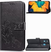 Voor Samsung Galaxy A20 / A30 vierbladige sluiting reliëf gesp mobiele telefoon bescherming lederen tas met lanyard & kaartsleuf & portemonnee & beugel functie (zwart)