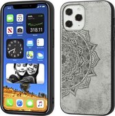 Voor iPhone 12/12 Pro Mandala stoffen hoes met reliëf PC + TPU mobiele telefoonhoes met magnetische functie en draagriem (grijs)