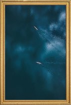 JUNIQE - Poster met houten lijst Oceaan - luchtfotografie -13x18
