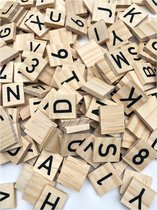 200 stuks houten letters , cijfers en symbolen 2 x 1.8 cm