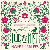 Boekomslag van 'Lud-in-the-Mist' met roze en groene art nouveau versieringen, een slang, een kraai en feeën. Geciteerd: 'De mooiste en onterecht vergeten roman uit de twintigste eeuw' - Neil Gaiman.