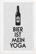 JUNIQE - Poster in houten lijst Bier Ist Mein Yoga -40x60 /Grijs &