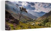 Canvas Schilderij De enorm steile bergen van de Schotse Hooglanden - 80x40 cm - Wanddecoratie