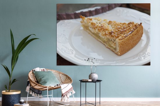 Un morceau de tarte aux pommes avec des miettes servi sur une toile tableau blanc 180x120 cm - Tirage photo sur toile (Décoration murale salon / chambre) XXL / Groot format!