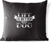 Buitenkussens - Tuin - Quote Life is better with a dog op een zwarte achtergrond - 40x40 cm