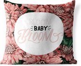 Buitenkussens - Tuin - Quote voor thuis 'Bloom baby bloom' op een achtergrond met roze bloemen - 45x45 cm