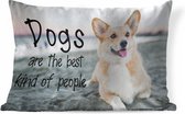 Sierkussen - Honden Quote 'dogs Are The Best Kind Of People' En Een Achtergrond Met Een Hond Op Het Strand