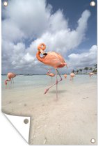 Tuindecoratie Een flamingo staat op één poot in het water - 40x60 cm - Tuinposter - Tuindoek - Buitenposter