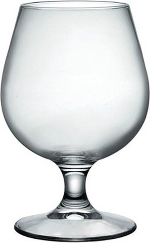 Un verre à bière vide et transparent avec un calice large et un pied solide.