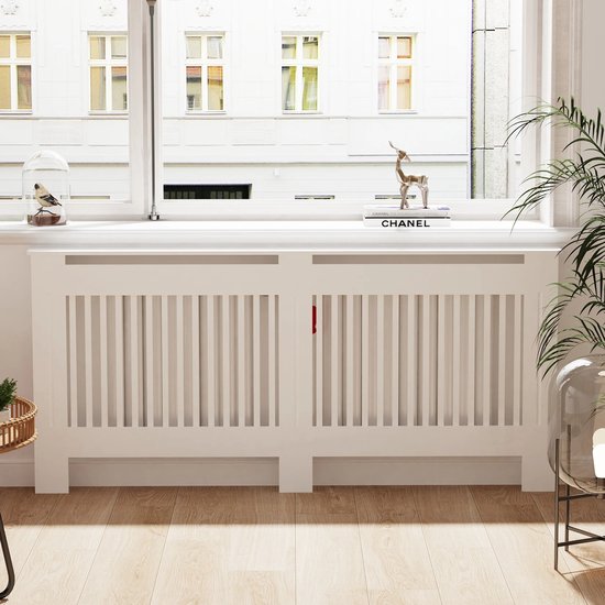 Zelfgemaakte radiatorombouw van op maat gezaagd MDF door Roy
