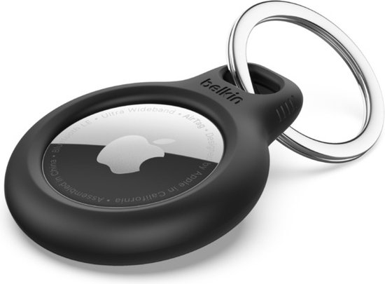Zwarte Belkin hoes voor AirTag met sleutelhanger en zilverkleurige ring.