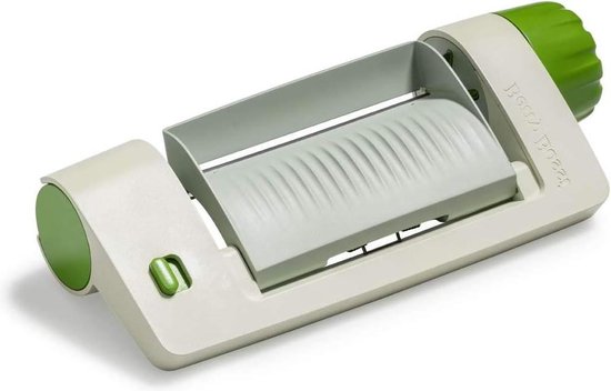 Een witte en groene groentesnijder met een groen handvat en instelknop.