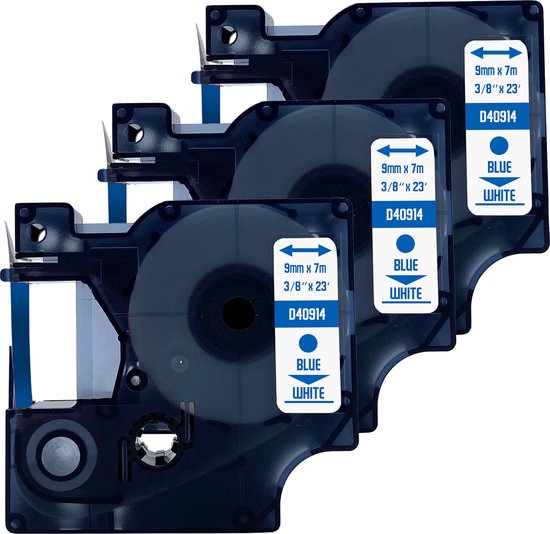 Drie op elkaar gestapelde blauwe labelcassettes met witte labels, afmeting 9mm x 7m.