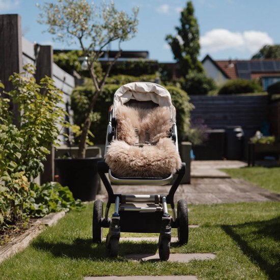 WOOOL Schapenvacht 2-in-1 Kinderwagen Buggy - WOOLA (Beige) - Inleg & Opleg - 100% Echte Schapenvacht - Klassieke Wol - Veilig, ECO & Duurzaam van WOOOL — afbeelding 4
