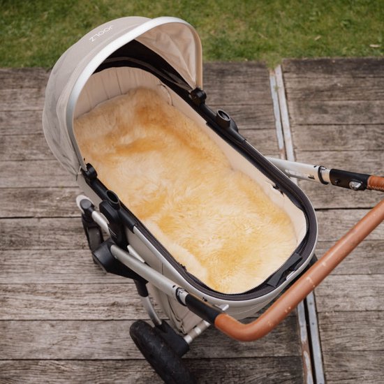 WOOOL Schapenvacht 2-in-1 Kinderwagen Buggy - WOOLA (Medicinaal) - Inleg & Opleg - 100% Echte Schapenvacht - Klassieke Wol - Veilig, ECO & Duurzaam van WOOOL — afbeelding 2