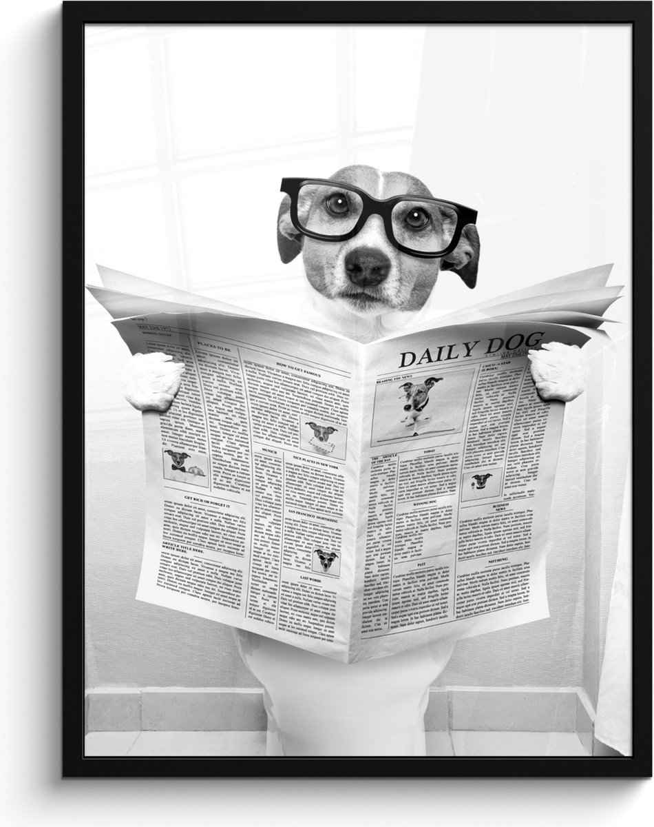 FrameYourWall Poster in lijst - Fotolijst 60x80 cm - Posters - Hond - Krant - Toilet - Zwart wit - Dieren - Posterlijst zwart - Wanddecoratie badkamer - Muurdecoratie WC - Decoratieve accessoires - Toilet muur decoratie Hond - WC