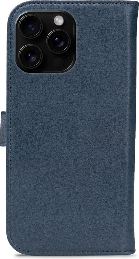 Étui de téléphone bleu marine avec découpes pour 3 appareils photo et une boucle.