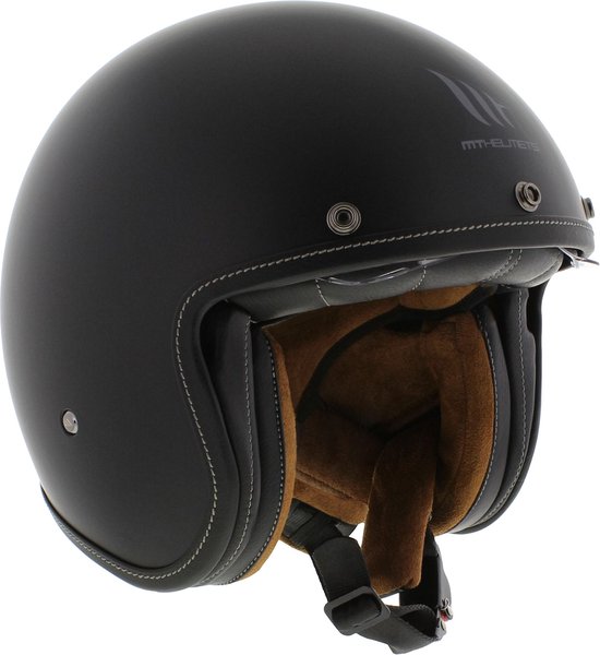 Matzwarte helm met bruine lederen voering en witte stiksels, gezien vanaf de voorkant.
