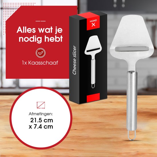 Zilverkleurige kaasschaaf en verpakking op een houten tafel. "Alles wat je nodig hebt 1x Kaasschaaf"