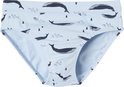 Lichtblauwe slips met donkere walvis- en bergprint.