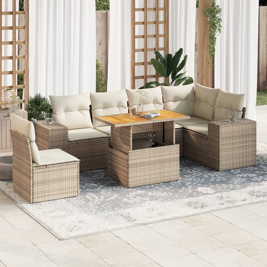 7-delige beige loungeset van polyrotan met crème kussens op een terras.
