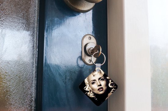 Porte-clés - Distribution de cadeaux - Femme - Vintage - Rouge à lèvres - Blonde - Boucles - Plastique