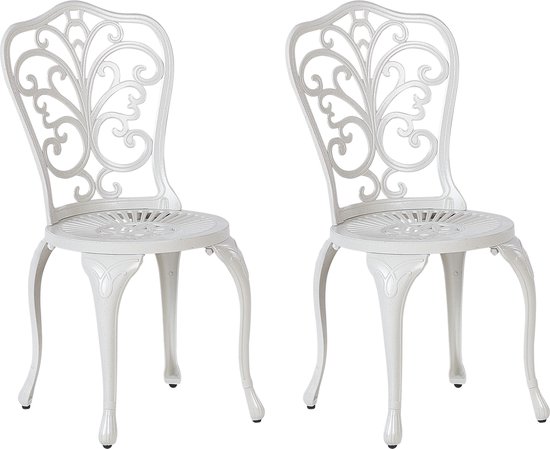 Een Lot Van Zes Stoelen Bestaande Uit; -Twee Stoelen Uit Gebogen Hout Met Rieten Zitvlak Onderaan Gemarkeerd Thonet Austria Twee Eikenhouten Stoelen Met Gedraaide Poten Ledere