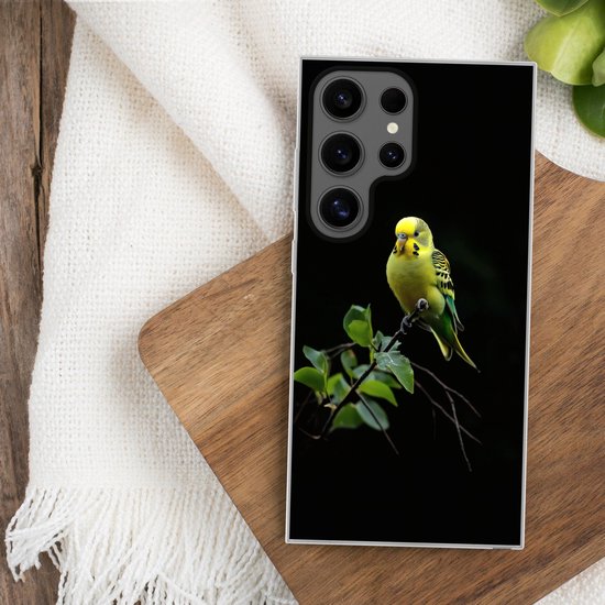 Telefoonhoesje Geschikt voor Samsung Galaxy S24 Ultra hoesje - Parkiet - Tak - Bladeren - Geel - Siliconen Telefoonhoesje Telefoonhoesje