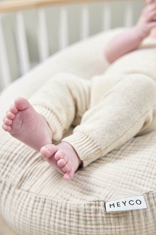 Meyco Baby Uni relaxhoes voor voedingskussen - pre-washed hydrofiel - soft sand van Meyco — afbeelding 2