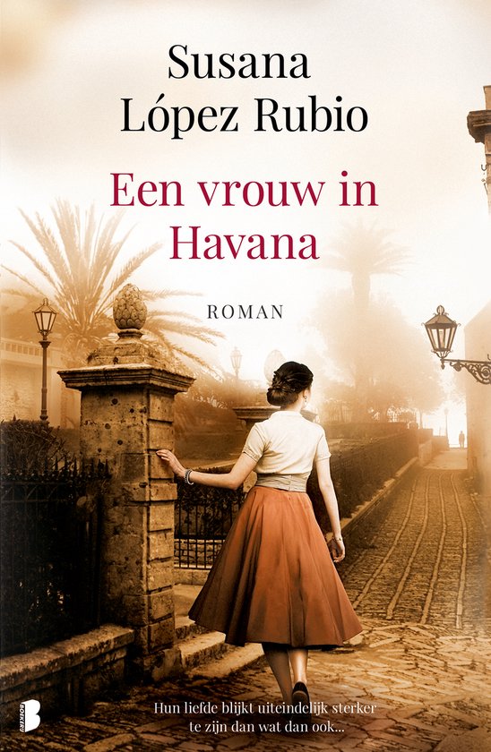 Boek "Een vrouw in Havana" van Susana López Rubio. Een vrouw met bruin haar in een retro-outfit loopt weg in Havana.