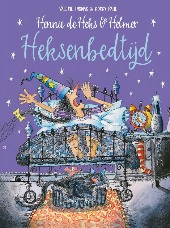 Heks Hennie met een tovenaarshoed in bed, met opgewonden armen en schaapjes tellen. Naast het bed een kat en muis. Titel: Heksenbedtijd.