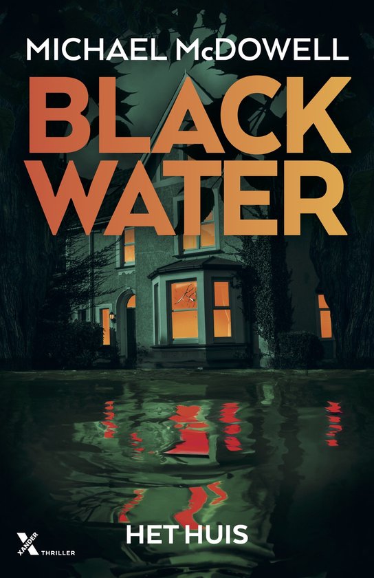 Boekcover van "Blackwater 3 - Het Huis" met een donker huis dat weerspiegeld wordt in overstroomd terrein.