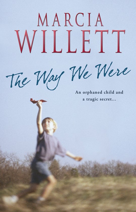 Boekomslag 'The Way We Were' van Marcia Willett met een kind dat een papieren vliegtuigje vasthoudt tegen een blauwe lucht.