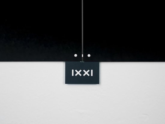 IXXI Delft Blue Oyster - Zwart, Margriet Hulsker - 140 x 100 cm - Support de suspension gratuit - Grande décoration murale et affiches - Réalisme, Classique