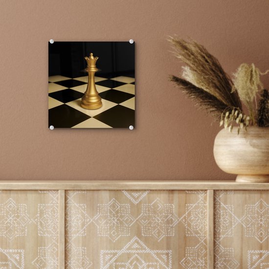 MuchoWow® Glasschilderij 20x20 cm - Schilderij acrylglas - Koningin - Schaakstuk - Geblokt - Goud - Foto op glas - Muurdecoratie woonkamer - Wanddecoratie slaapkamer - Schilderijen