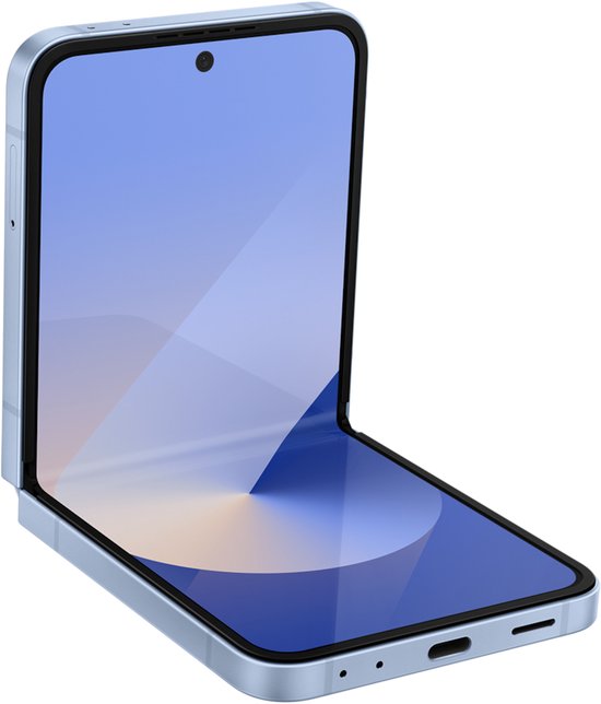 Blauwe Samsung Galaxy Z Flip6 opengeklapt, deels opzij gefotografeerd.
