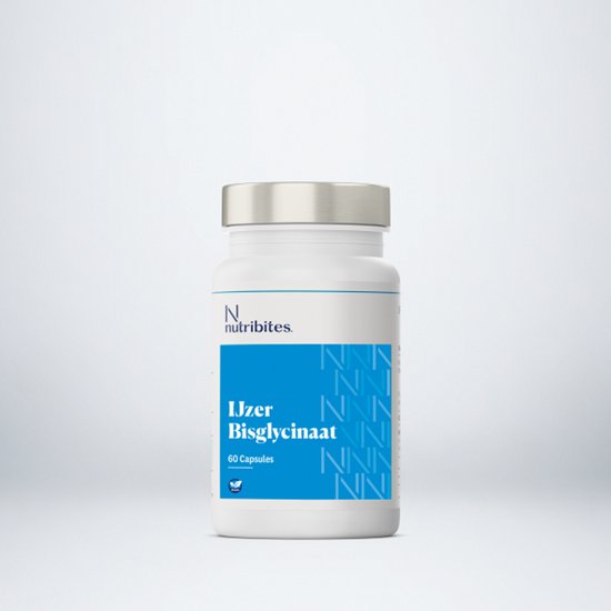 Witte fles Nutribites IJzer Bisglycinaat, 60 capsules. Blauw label met witte tekst en NN-patroon.