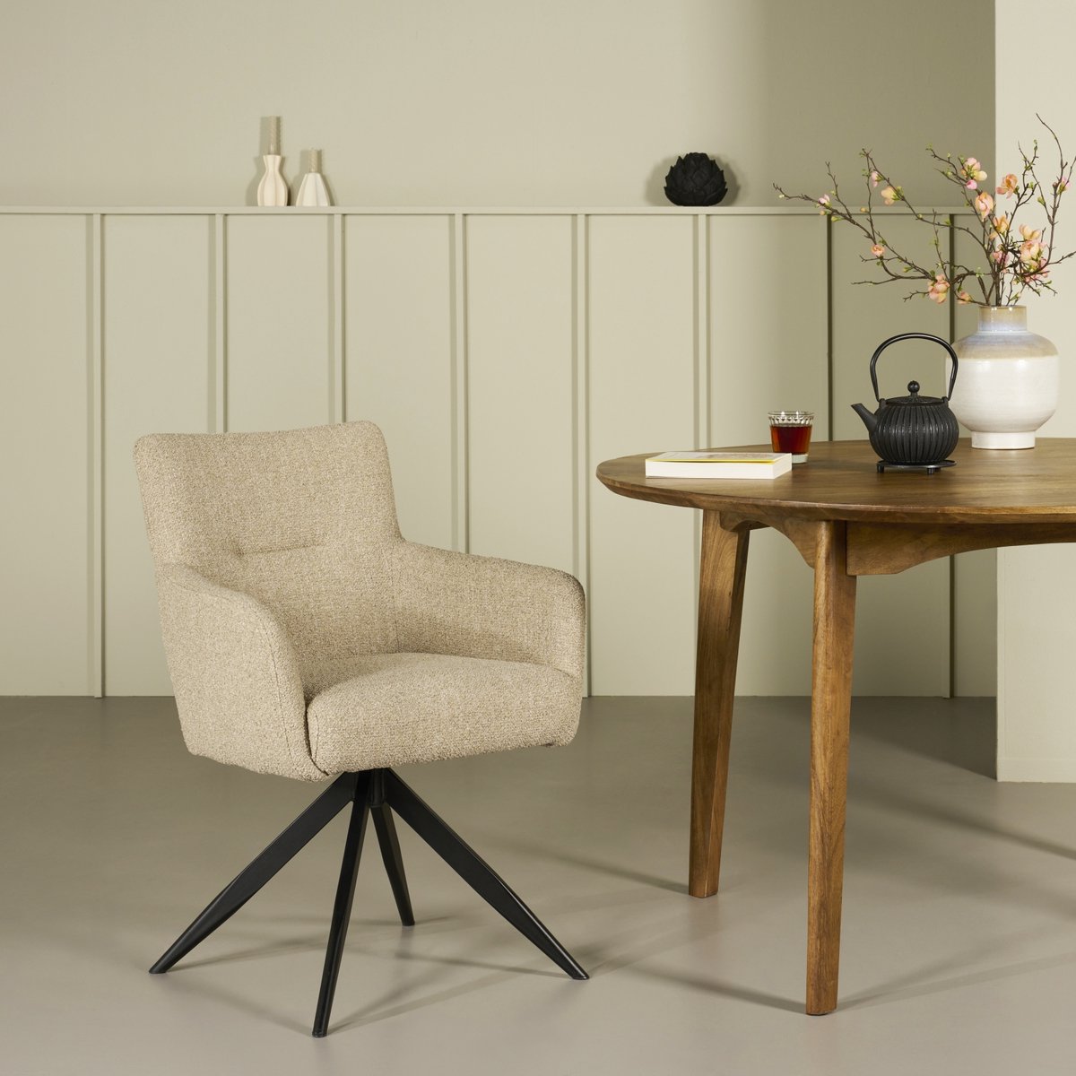 Woonexpress Eetkamerstoel Tonsberg - Bouclé / Metaal - Lever / Zwart - 58x87x64 cm (BxHxD) - Armstoel Beige