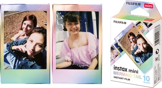 Drie Fujifilm Instax Mini Mermaid Tail instant foto's met iriserende randen; twee met meisjes, een met een meisje in roze top.