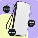 Witte hardcase hoes met zwart koord en ritssluiting, voorzien van cirkels met de tekst 'Ritsen', 'Koord' en 'Hard Case'.