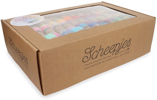 Doos met 109 bolletjes Scheepjes Catona garen in diverse kleuren.