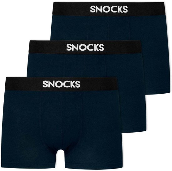 Drie marineblauwe boxershorts van Tencel, elk met zwarte tailleband met SNOCKS logo, op een witte achtergrond.