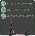 Zwarte step met roze details: stevig metalen frame, grote banden, eenvoudig inklapbaar.